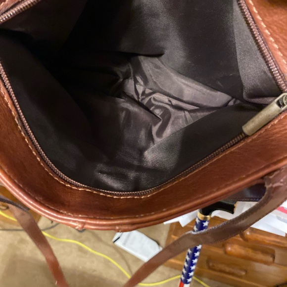 Vera Pella hand bag . Italian pLeather clean inside and outside . Barely used. - Picture 12 of 13